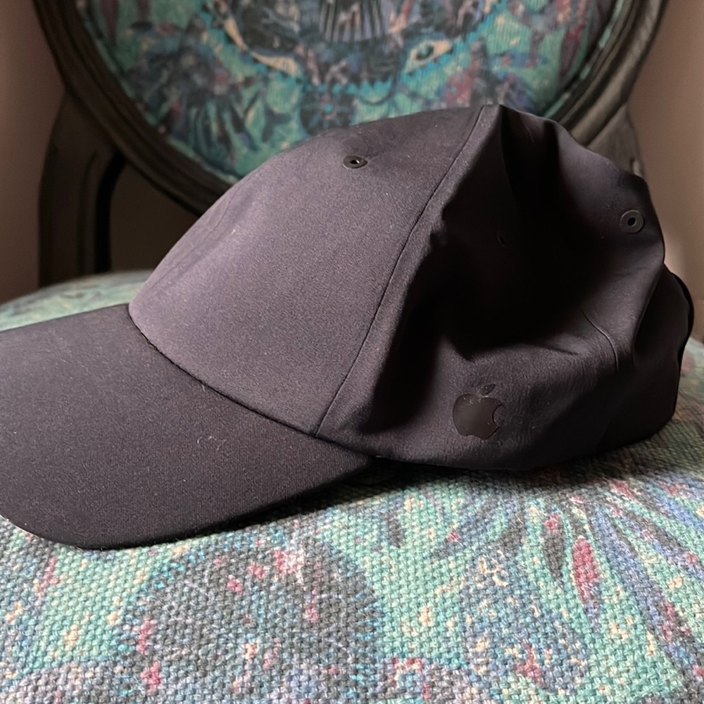 Apple hat